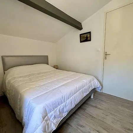 Maisonnette Renovee Proche Avec Garage Et Wifi - Fr-1-246a-331 度假居